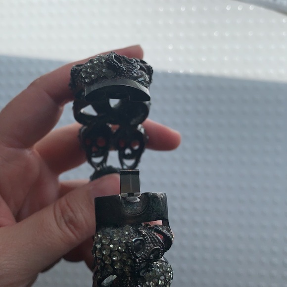 COPY - Beverly Hills Crystal Skull bracelet - Picture 8 of 8